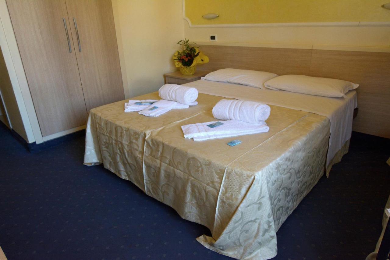 Hotel Orly Cesenatico Buitenkant foto