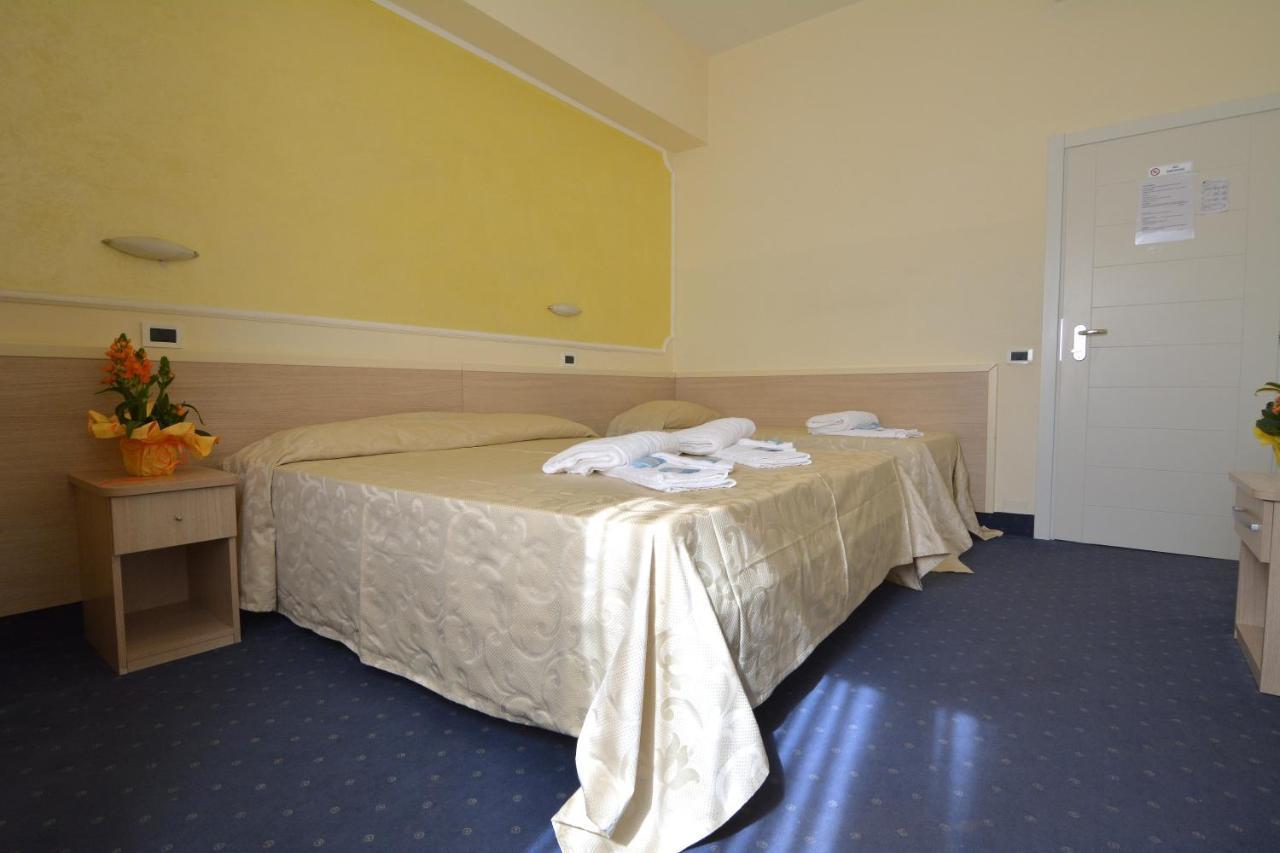 Hotel Orly Cesenatico Buitenkant foto