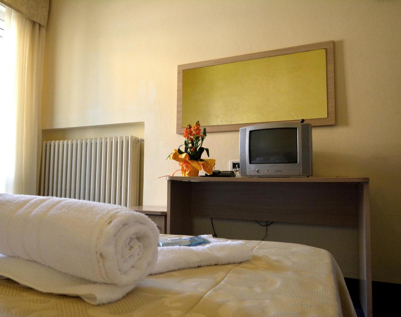 Hotel Orly Cesenatico Buitenkant foto